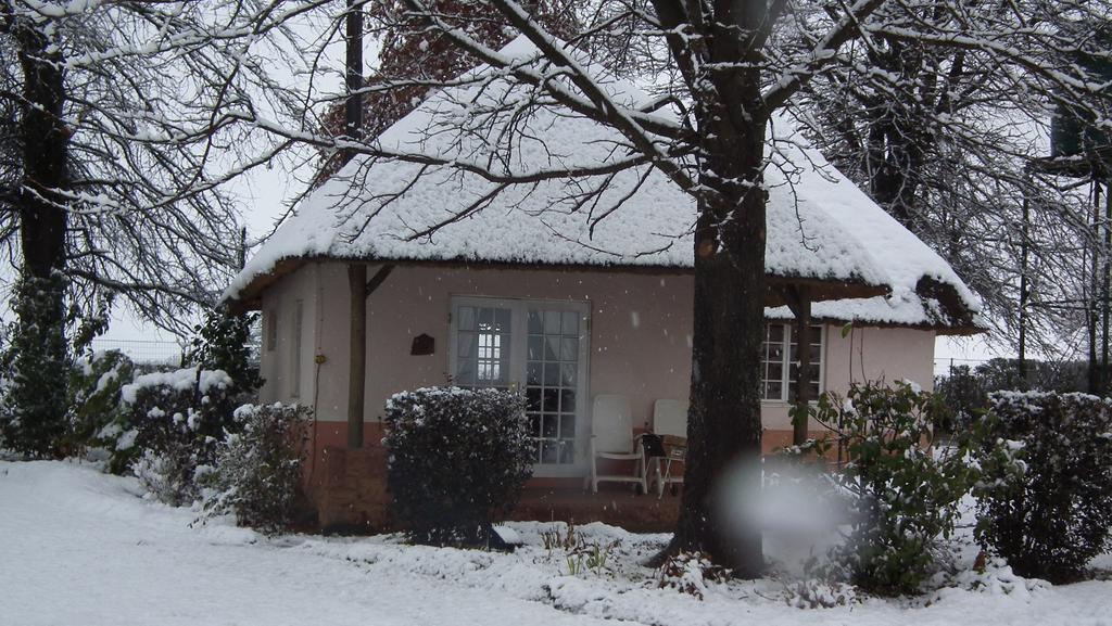 Pennygum Country Cottages Underberg Room photo